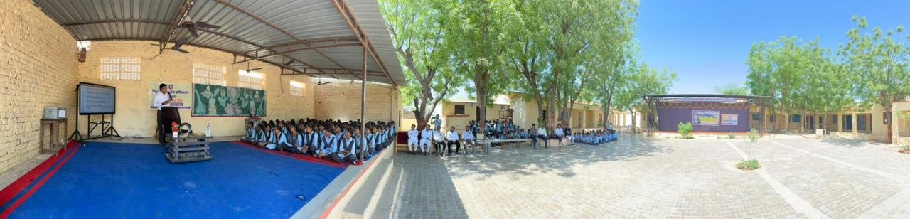 राजकीय उच्च माध्यमिक विद्यालय, जेठन्तरी — विद्यालय परिसर का पैनोरमा दृश्य