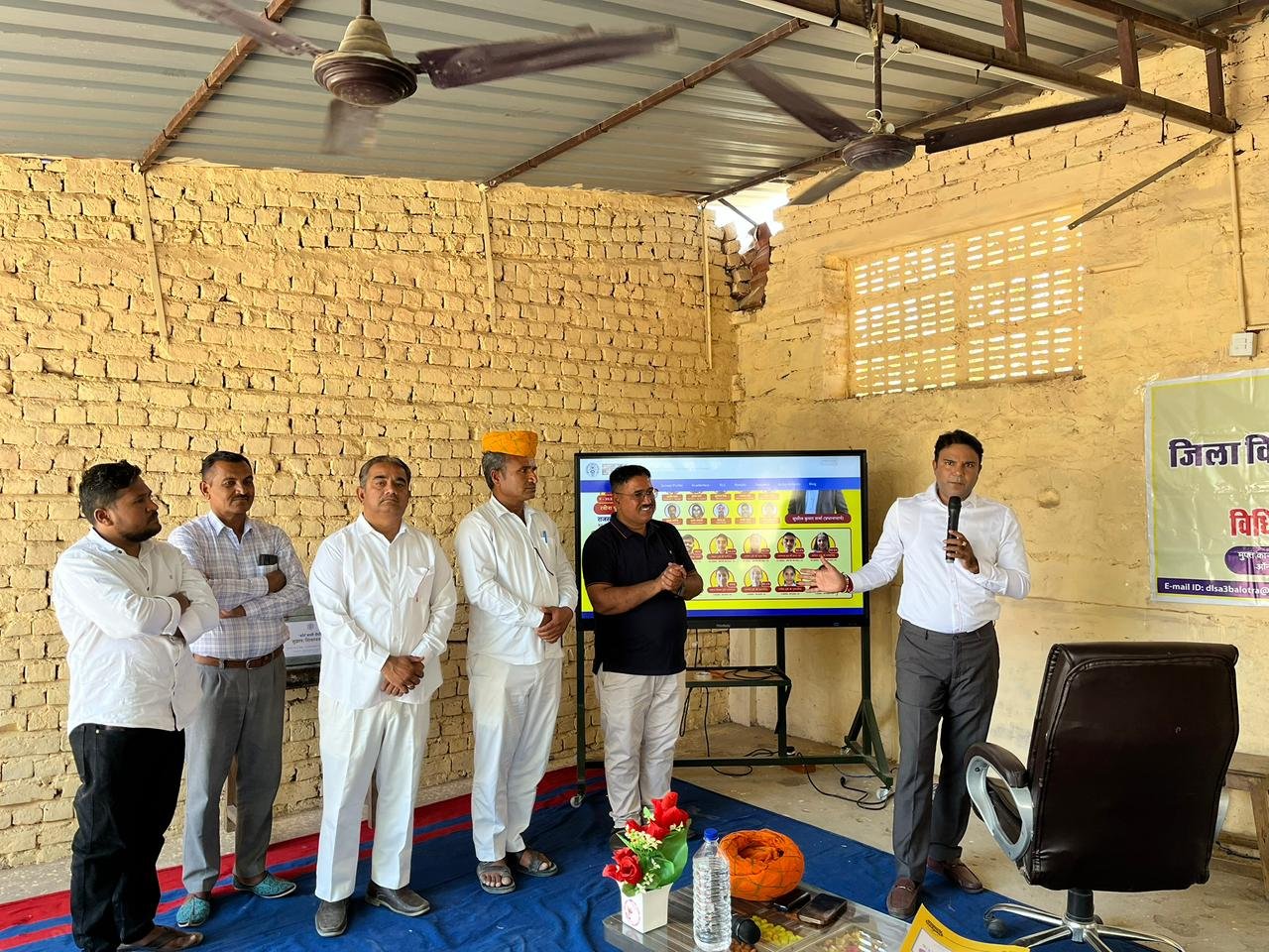 विद्यालय में वॉटर-कूलर दान के लिए भामाशाह का सम्मान