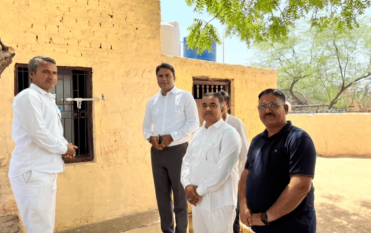 माननीय श्री सिद्धार्थ दीप (RJS) द्वारा विद्यालय में नवीन जल-शीतक का लोकार्पण — भामाशाह श्री लालेश कुमार सोनी, श्री पुरुषोत्तम सोनी, श्री रतनलाल जी सैनी एवं प्रधानाचार्य श्री सुशील कुमार शर्मा सहित गणमान्य अतिथि उपस्थित